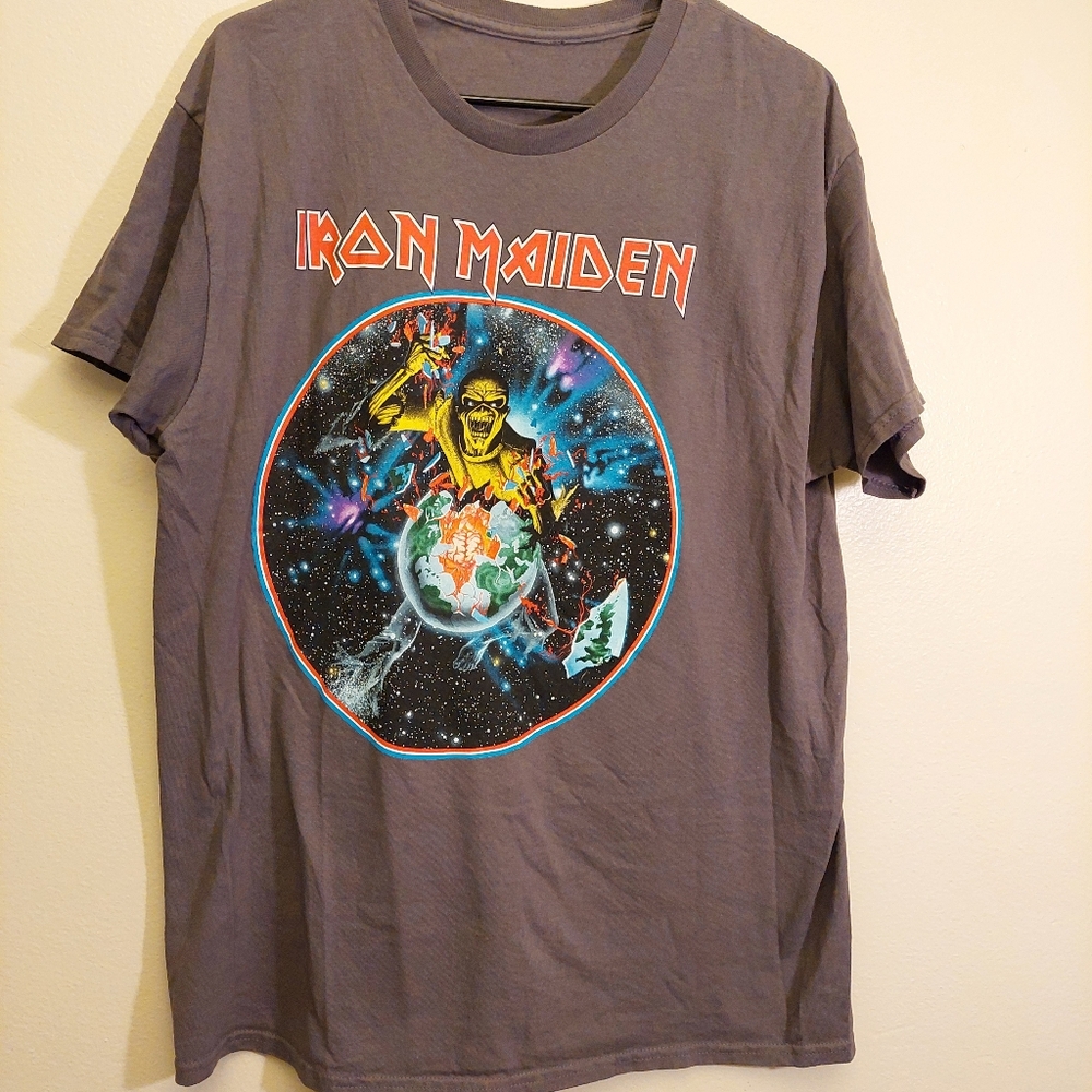 Iron Maiden Beast On The Run Gray Graphic Band T Shirt. Size XL
